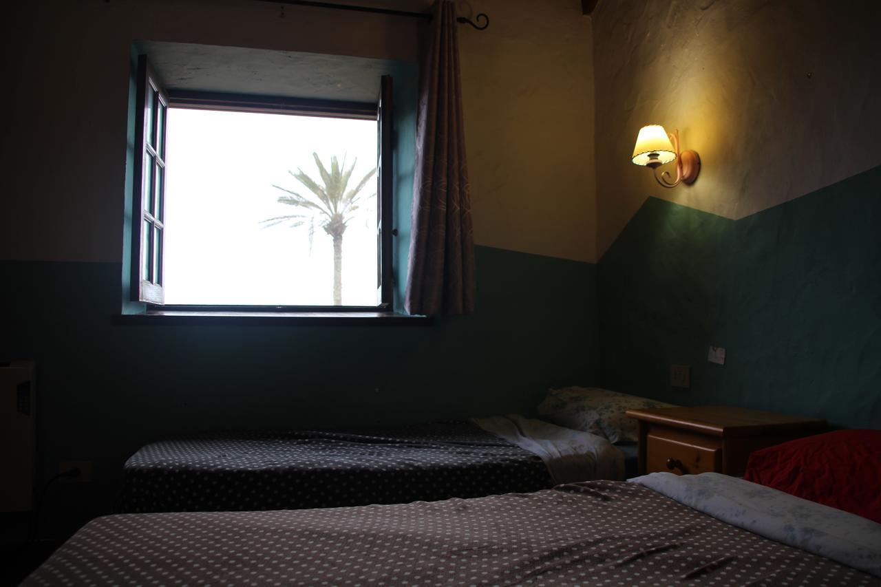 Elena'S Fair House Hostel Tesbabo Екстериор снимка